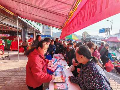 基长镇普法进集市 法律‘干货’惠万家，社会经济咨询助力民生